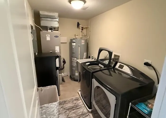Ocean View Steps From The With Balcony Wifi Ac & Shared Pool Holiday home *