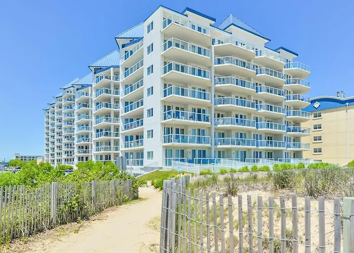Ocean View Steps From The With Balcony Wifi Ac & Shared Pool *
